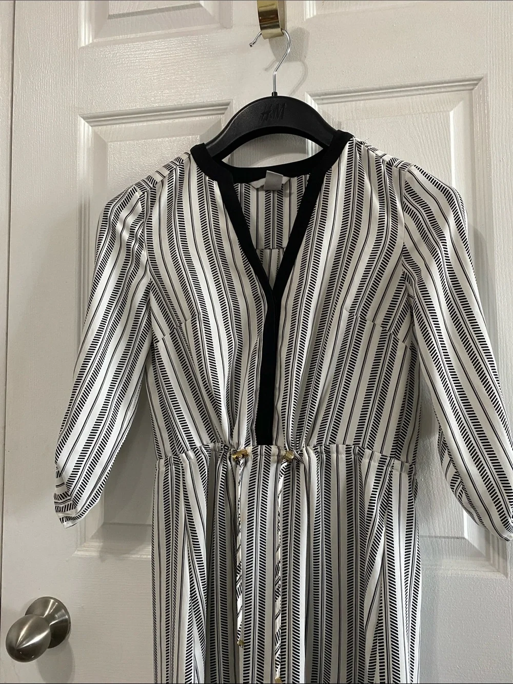 H&M Modern Classic Striped V-Neck Resort Vacation Dress - Size 4 EUC QUIET LUX - Picture 5 of 12